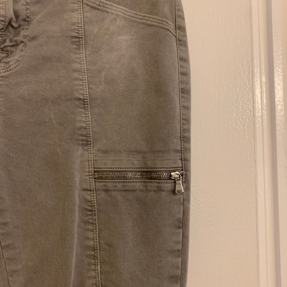 J Brand Slim Cargo pants size 28 - Picture 2 of 4